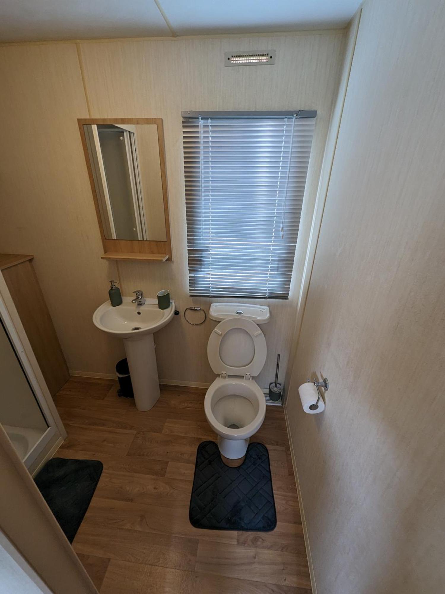 3 Bedroom Caravan, Sleeps 8 Lyons Lido Beach Prestatyn Esterno foto